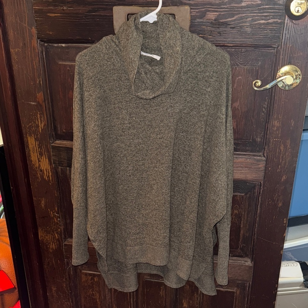 Cozy Green Women's Oversized Dolman Sleeve Sweater